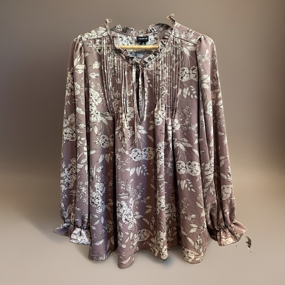 torrid Tops - Torrid Peasant Sleeve Pintuck Blouse in Chic Floral Deep Taupe Women's Size 2